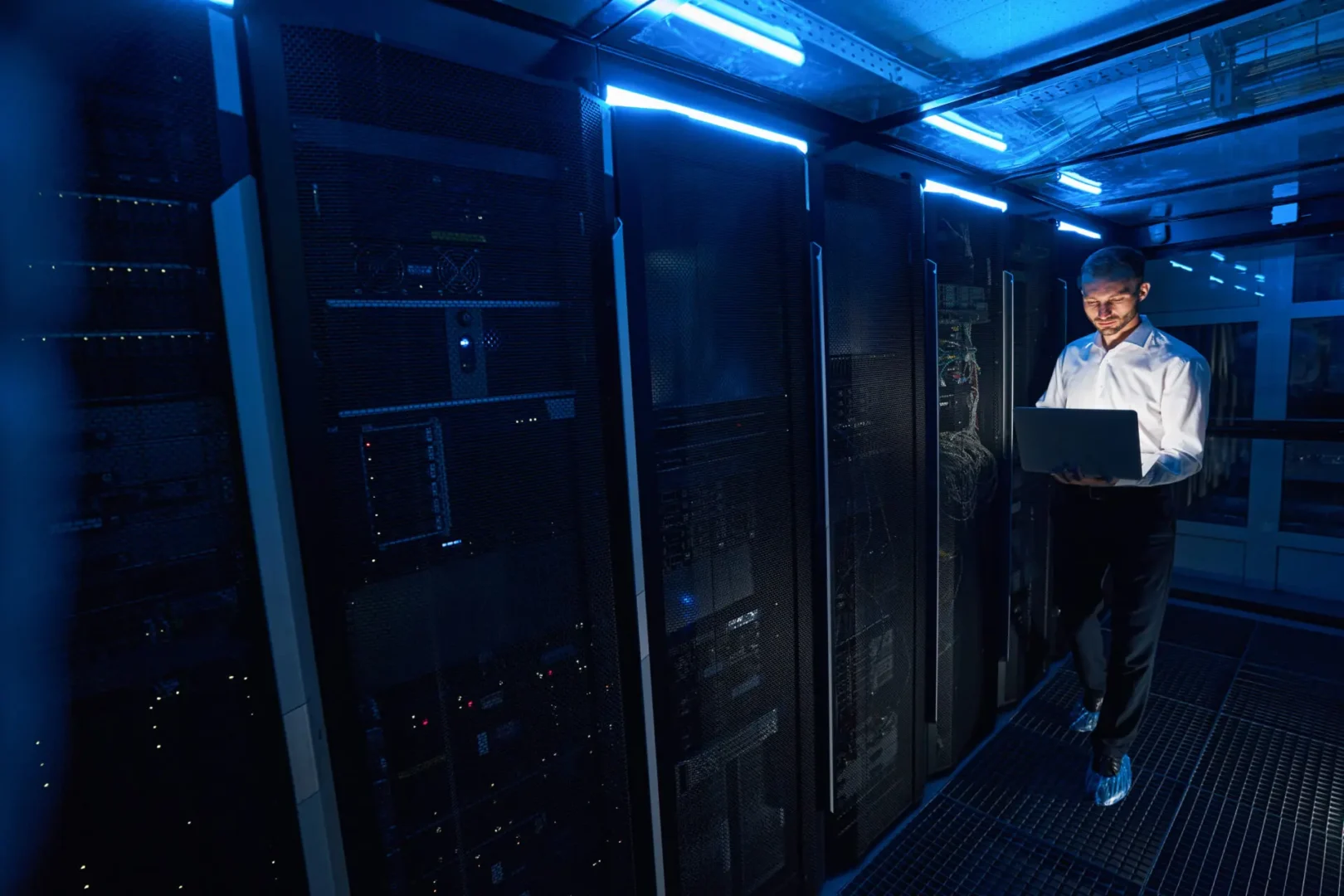 concentrated server administrator checking network 2023 11 27 05 36 12 utc | Cloud Expo | 3 en 4 december 2025